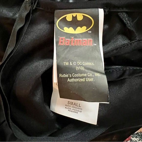 Batgirl costume! Great quality. Mask was repaired but looks good. Size S. - Picture 11 of 12